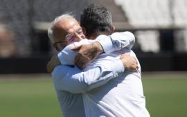 ΠΑΟΚ: Η «θερμή» αγκαλιά Σαββίδη - Λουτσέσκου