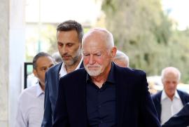 Ο επικήδειος του Γιώργου Παπανδρέου για τη μητέρα του Μαργαρίτα: “Αν μας παρακολουθεί θα το κάνει με χαμόγελο” – Πλήθος κόσμου στην πολιτική της κηδεία