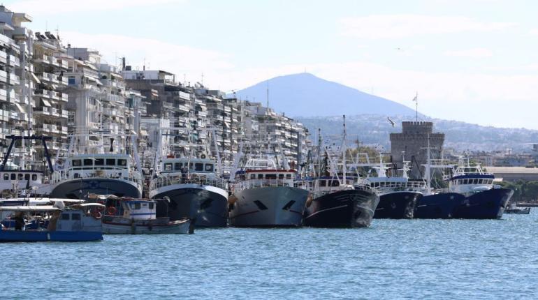 Θεσσαλονίκη: Έκλεισαν συμβολικά το λιμάνι οι αλιείς