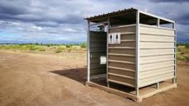 Γυναίκα στην Αυστραλία εγκλωβίστηκε για ώρες μέσα σε λάκκο με λύματα όταν κατέρρευσε η τουαλέτα που χρησιμοποιούσε