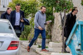 Σπέτσες: Τα θέματα συζήτησης της Κ.Ο του ΣΥΡΙΖΑ, οι βόλτες, το γεύμα δίπλα από το τζάκι και τα τραγούδια