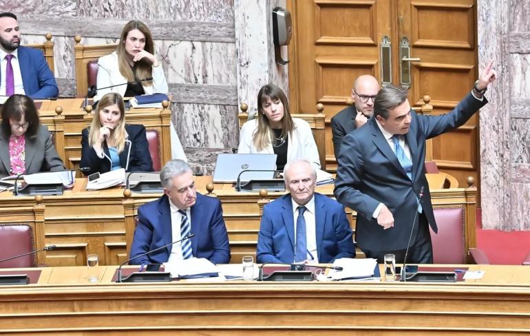 Βουλή: Απορρίφθηκε η ένσταση αντισυνταγματικότητας του άρθρου 74 - Στα ύψη η κόντρα Σχοινά και Δουδωνή