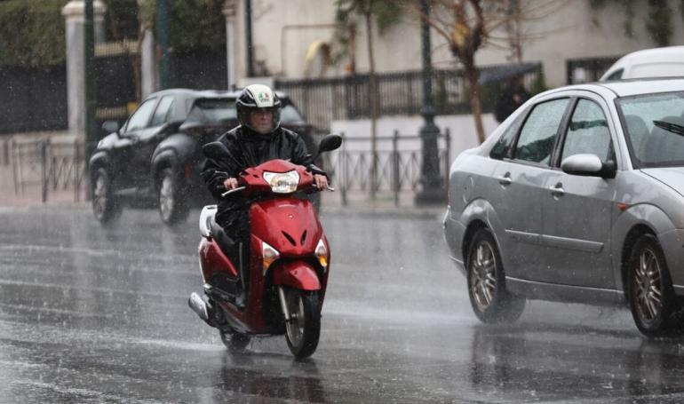 Μήνυμα του 112 στην Αττική λόγω της κακοκαιρίας: «Περιορίστε τις μετακινήσεις έως τα μεσάνυχτα»