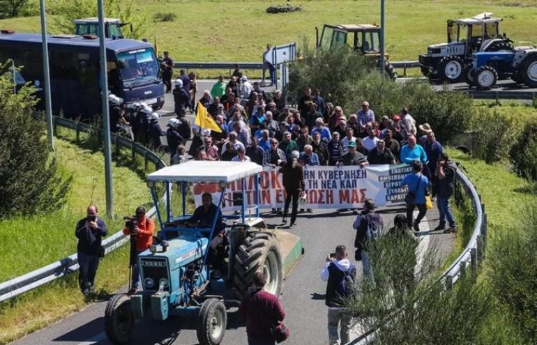 Καρδίτσα: Ξανά στο δρόμο με τρακτέρ οι αγρότες – Μπλόκο στον Ε-65