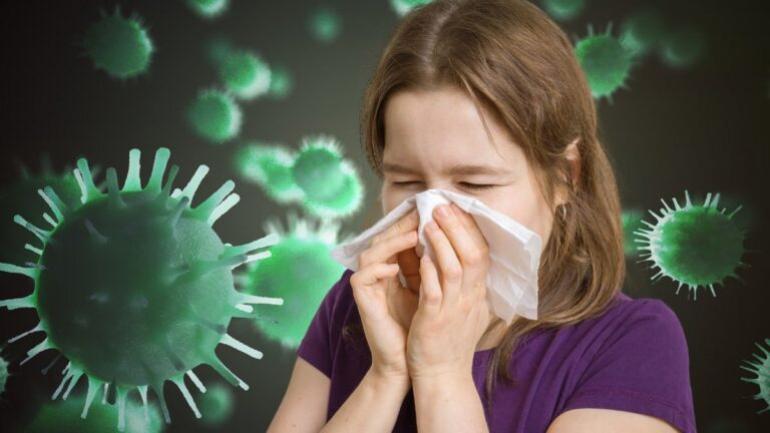 Γρίπη κατά τη διάρκεια των γιορτών: Οι ειδικοί προειδοποιούν για τη μετάδοσή της – Ποιοι κινδυνεύουν