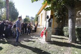 Στέφανος Κασσελάκης: Κατέθεσε στεφάνι στο μνημείο ΕΑΤ-ΕΣΑ για το Πολυτεχνείο