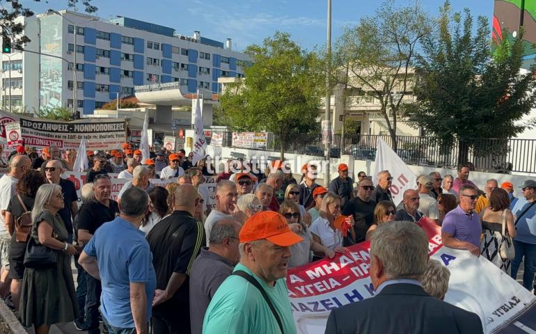 Θεσσαλονίκη: Οι υγειονομικοί ζητούν ενίσχυση του ΕΣΥ – “Βλέπουμε φιέστες και όχι προσωπικό”