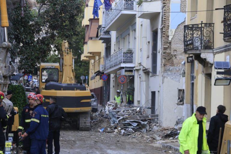 Τραγωδία στην Πλάκα: Βρέθηκαν δύο ακόμη σοροί στα συντρίμμια - Στους 4 οι νεκροί και δύο οι αγνοούμενοι