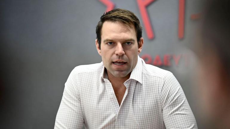 Απάντηση Κασσελάκη για τριήμερο στις Σπέτσες: Συνάντηση εργασίας και όχι «εκδρομή» - Δε θα πορευτώ με τα συντηρητικά στερεότυπα της Δεξιάς