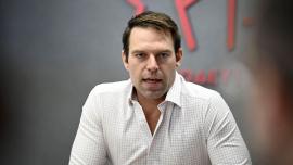 Απάντηση Κασσελάκη για τριήμερο στις Σπέτσες: Συνάντηση εργασίας και όχι «εκδρομή» - Δε θα πορευτώ με τα συντηρητικά στερεότυπα της Δεξιάς