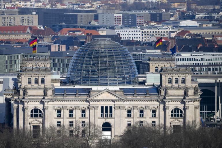 Γερμανία: Καθαρή νίκη των Χριστιανοδημοκρατών – Προς συνασπισμό CDU/CSU – SPD