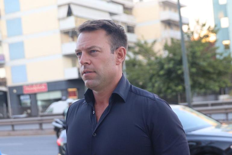 Επίσκεψη Κασσελάκη στους εποχικούς πυροσβέστες στη Νέα Μάκρη