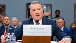 ΗΠΑ: Ο διευθυντής της ICE αποχωρεί από την ηγεσία της υπηρεσίας