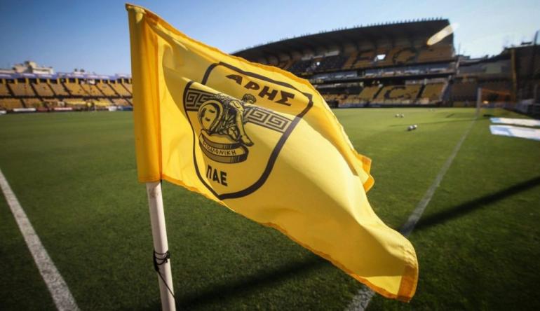 Θύμα οπαδικής επίθεσης έπεσε οπαδός του Άρη στα Εξάρχεια – Τον χτύπησαν στο κεφάλι και του αφαίρεσαν τη μπλούζα