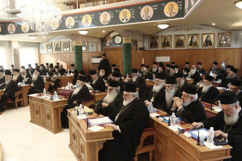 Ιερά Σύνοδος: Ομόφωνο «όχι» στον γάμο και την τεκνοθεσία των ομόφυλων ζευγαριών
