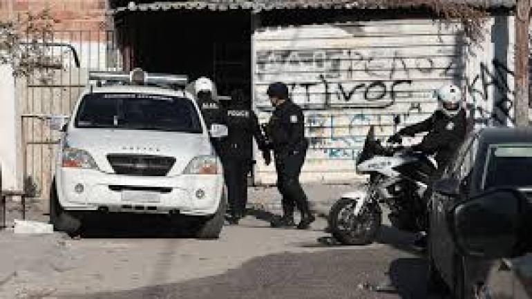 Αρχίζει το Σάββατο η 24ώρη παρουσία αστυνομικών σε καταυλισμούς Ρομά – Οι 25 περιοχές και οι δυνάμεις