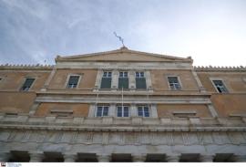 ΔΝΤ: Προβλέπει πρωτογενή πλεονάσματα και συνεχή μείωση του δημόσιου χρέους της Ελλάδας έως το 2030