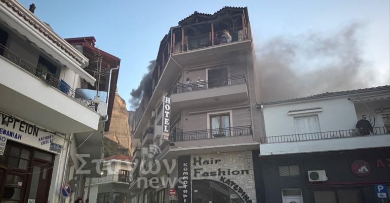 Τραγωδία μετά τη φωτιά στο ξενοδοχείο της Καλαμπάκας - Νεκρός ο άνδρας που πήδηξε από τον πρώτο όροφο