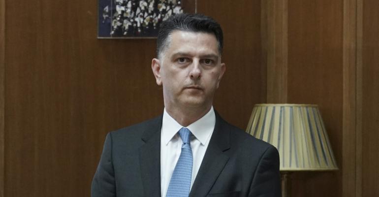 Αποχωρεί προσωρινά ο διευθυντής του γραφείου του Πρωθυπουργού στη Βουλή, Μιχάλης Μπεκίρης: «Δεν αποτελεί ούτε υποχώρηση ούτε αποδοχή οποιασδήποτε κατηγορίας»