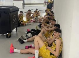 Παραμένει εγκλωβισμένη στο Άμπου Ντάμπι η ομάδα μπάσκετ Κ18 του Άρη – Τι λέει πατέρας αθλητή