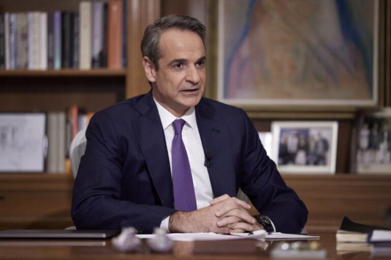 Μητσοτάκης για ομόφυλα ζευγάρια: «Ναι» στον πολιτικό γάμο, «όχι» στην παρένθετη μητέρα