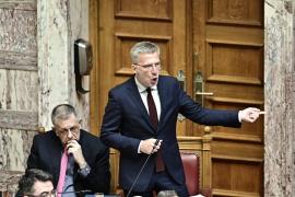 Σκέρτσος σε Φάμελλο: Αυτό είναι συγκάλυψη, η φωτογραφία σας στη σύσκεψη το βράδυ της τραγωδίας στο Μάτι