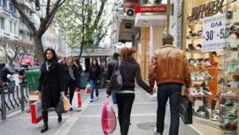 Ανοικτά τα καταστήματα αύριο Κυριακή – Τι αγοράζουν οι καταναλωτές στη φετινή Black Friday