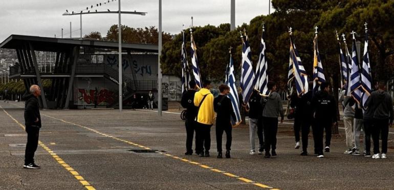 Θεσσαλονίκη: Πρωινό «βήμα» μαθητών για την παρέλαση της 28ης Οκτωβρίου