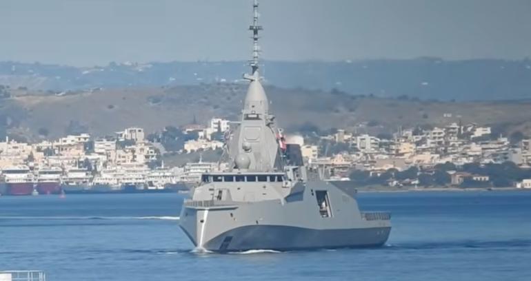 Στον Πειραιά για πρώτη φορά η φρεγάτα Κίμων, αύριο το πρωί θα την επισκεφθούν Μητσοτάκης - Μακρόν