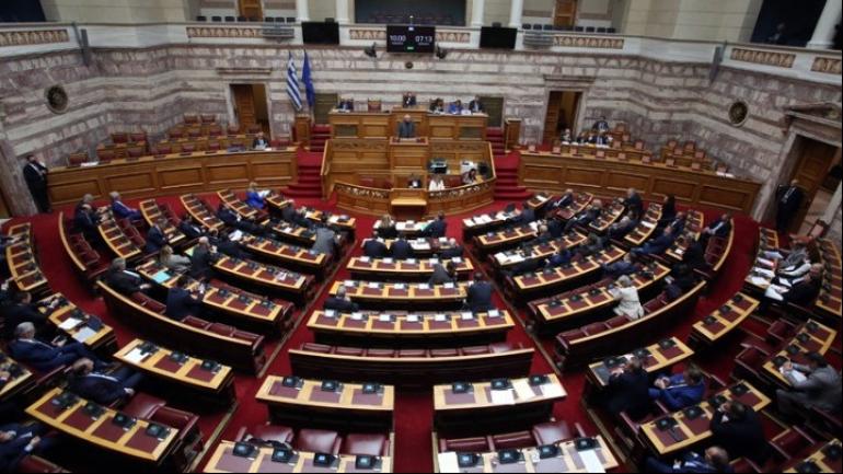 Σε εξέλιξη στη Βουλή η συζήτηση για Εξεταστική για τα Τέμπη - Τοποθετήσεις των ειδικών εισηγητών των κομμάτων