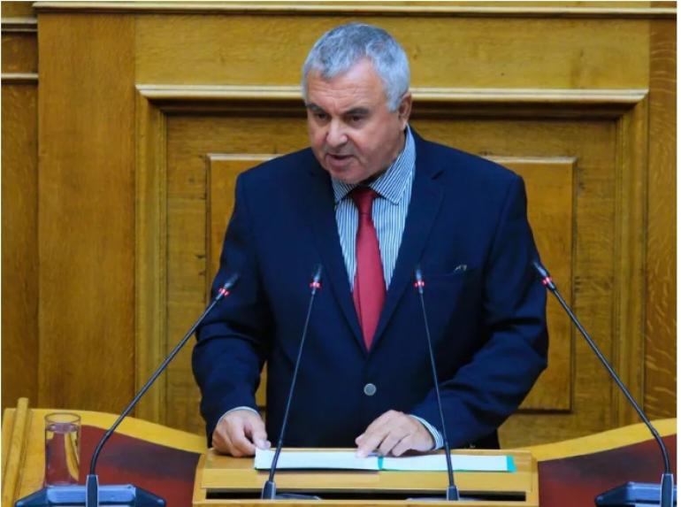 Βουλευτής του ΠΑΣΟΚ κατήγγειλε πως στέλεχος της ΝΔ τον κλείδωσε σε εργοτάξιο στη Χίο