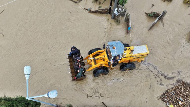 Πώς θα κινηθεί η κακοκαιρία Bora τις επόμενες ώρες -Σε ισχύ μέχρι τη Δευτέρα το έκτακτο δελτίο της ΕΜΥ
