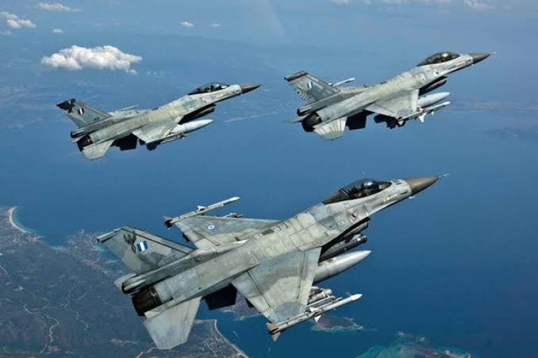 Θεσσαλονίκη: Μαχητικά “έσκισαν” τον ουρανό της πόλης στις δοκιμαστικές διελεύσεις ενόψει 28ης Οκτωβρίου – Δείτε βίντεο