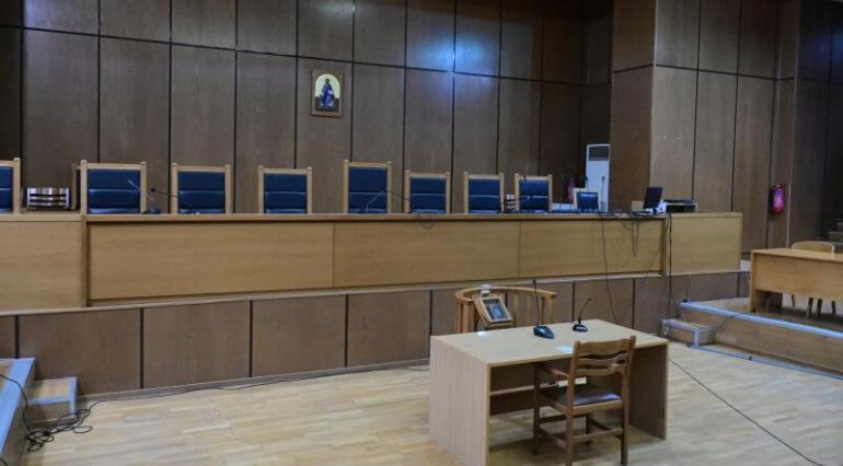 Στη φυλακή ο 39χρονος που κυνηγούσε με τσεκούρι γυναίκα και το ανήλικο παιδί της στην Κρήτη