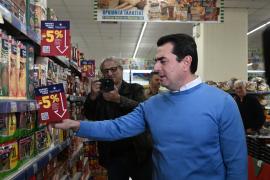 Αυτοψία Σκρέκα σε σούπερ μάρκετ για «καθαρές τιμές» στο ράφι