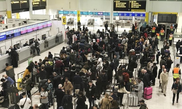 Η Εθνική μπάσκετ παραμένει στο Γκάτγουικ λόγω εκκένωσης του αεροδρομίου