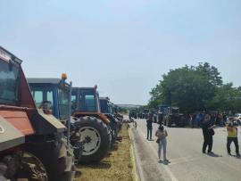 Ο ΟΠΕΚΕΠΕ έβγαλε στον δρόμο τους αγρότες της ανατολικής Θεσσαλονίκης - Μπλόκο στον κόμβο Μεσημερίου