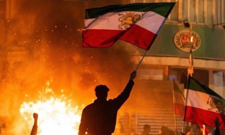 Ιράν: Εκατόμβες νεκρών από τις διαδηλώσεις