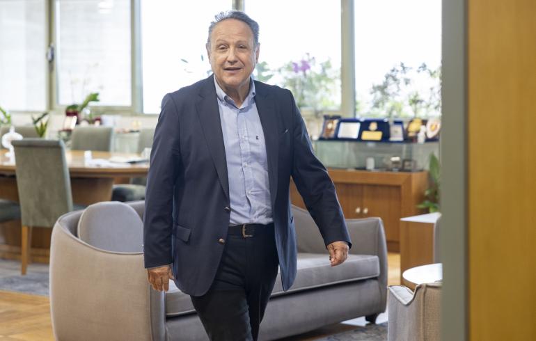 Δήλωση Αγγελούδη από τη μαθητική παρέλαση: «Μια ισχυρή Πατρίδα απαιτεί ισχυρά θεμέλια»