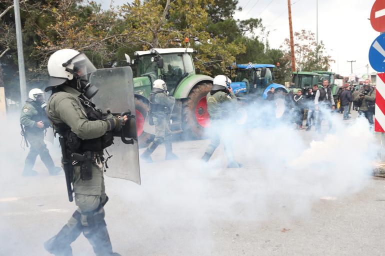 Θεσσαλονίκη: Αστυνομικός τραυματίστηκε στο επεισόδιο με αγρότες στα Πράσινα Φανάρια