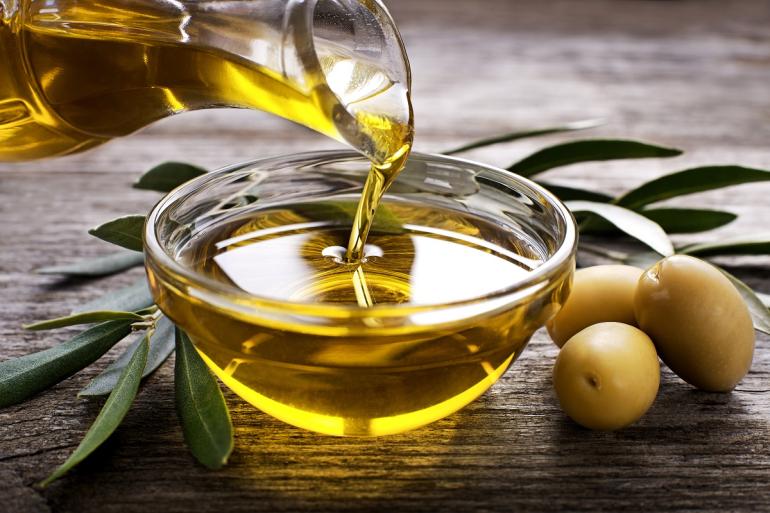 Ελαιόλαδο: Πέφτουν οι τιμές έως και 6,5 ευρώ το λίτρο