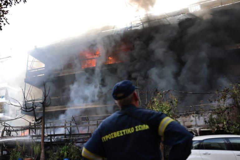 Μεγάλη πυρκαγιά σε επιχείρηση ανταλλακτικών στο Ίλιον