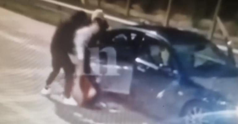Αίγιο: Μέλη κυκλώματος διακίνησης μεταναστών προσπάθησαν να αρπάξουν γυναίκα στα διόδια