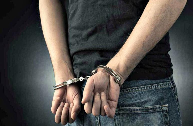 Θεσσαλονίκη: Συνελήφθη 43χρονος που είχε αφήσει μόνα τους στο σπίτι τα τέσσερα ανήλικα παιδιά του
