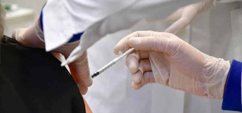 Κορωνοϊός: Ανοίγει η πλατφόρμα εμβολιασμού – Σήμερα οι ανακοινώσεις