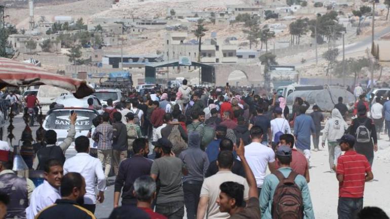 Συρία: Καραβάνια 370.000 προσφύγων κατευθύνονται προς Τουρκία