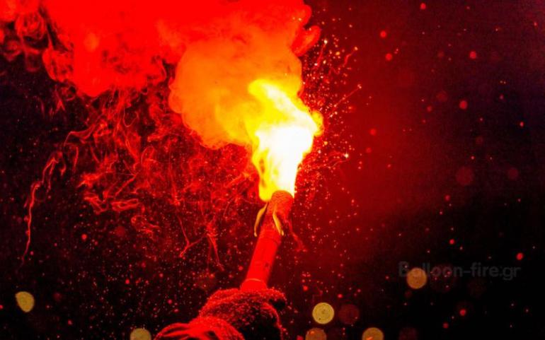 Θεσσαλονίκη: Δικογραφία κατά 13 ατόμων που άναψαν ναυτικούς πυρσούς στο Άρης-Ολυμπιακός του περασμένου Ιανουαρίου