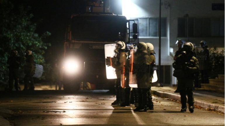 Θεσσαλονίκη: Κουκουλοφόροι επιτέθηκαν σε διμοιρία στο ΑΠΘ