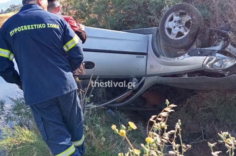 Θεσσαλονίκη: Σοβαρό τροχαίο στο Καλοχώρι – Απεγκλωβίστηκε οδηγός, μεταφέρθηκε τραυματισμένος στο “Παπανικολάου”