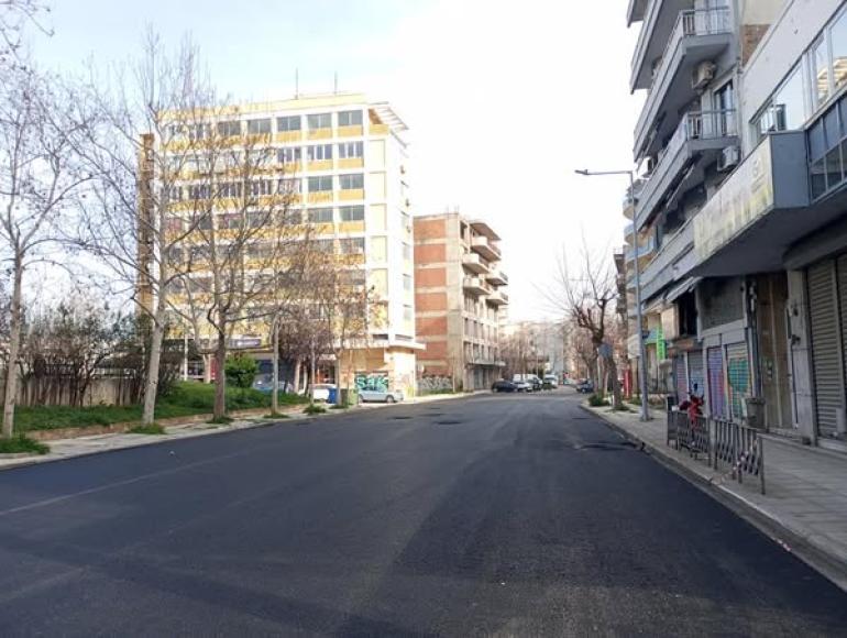 Δήμος Θεσσαλονίκης: Ασφάλτωσαν τα φρεάτια γιατί η ανακατασκευή τους ανέβαζε το κόστος!
